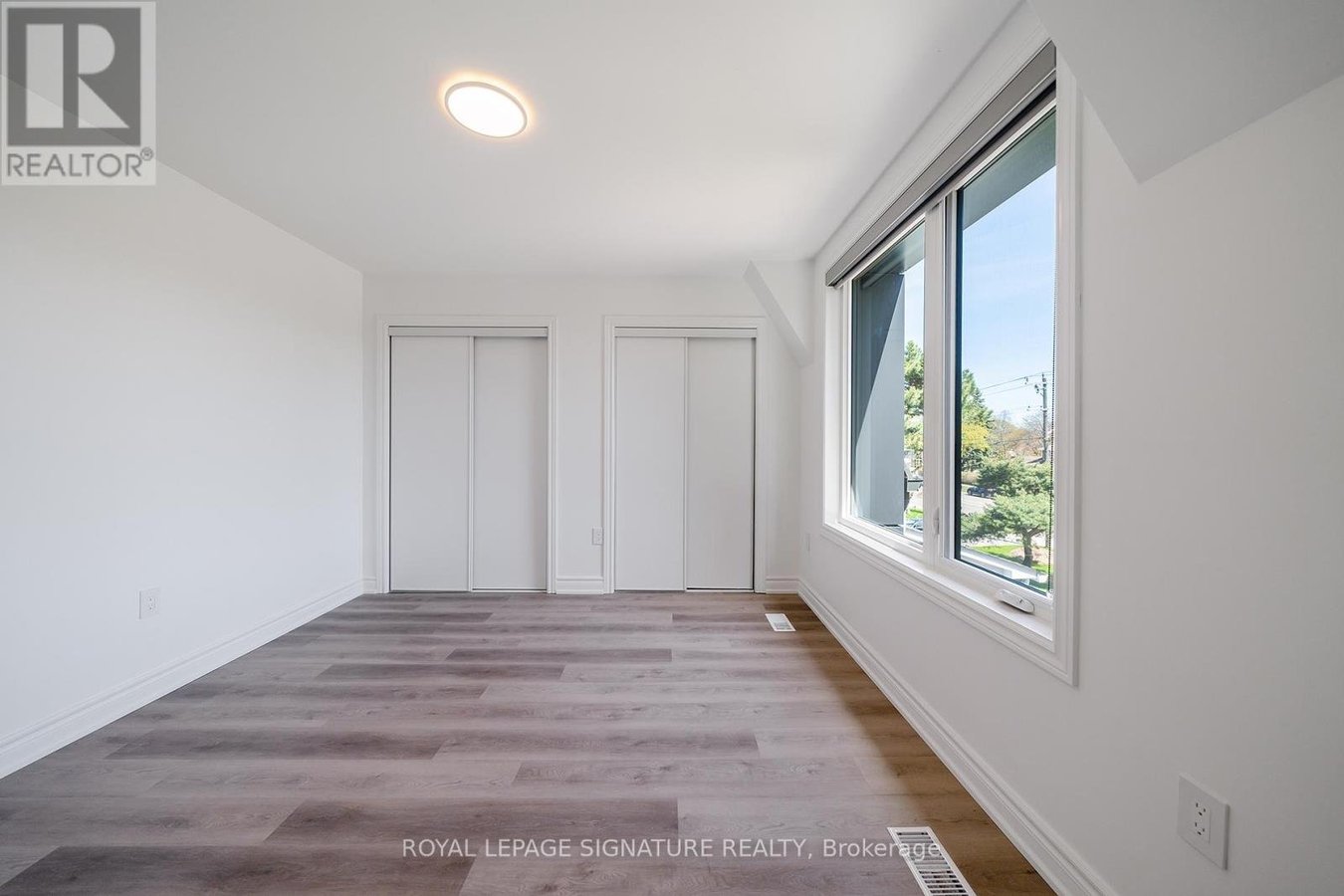 3 - 2052 PHARMACY AVENUE - Photo 8