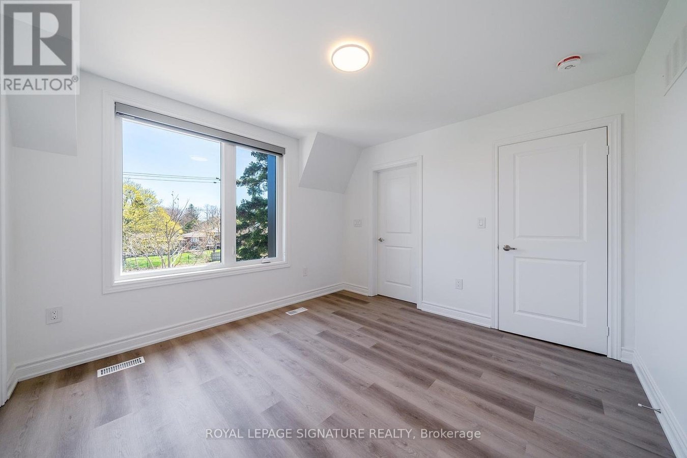 3 - 2052 PHARMACY AVENUE - Photo 9