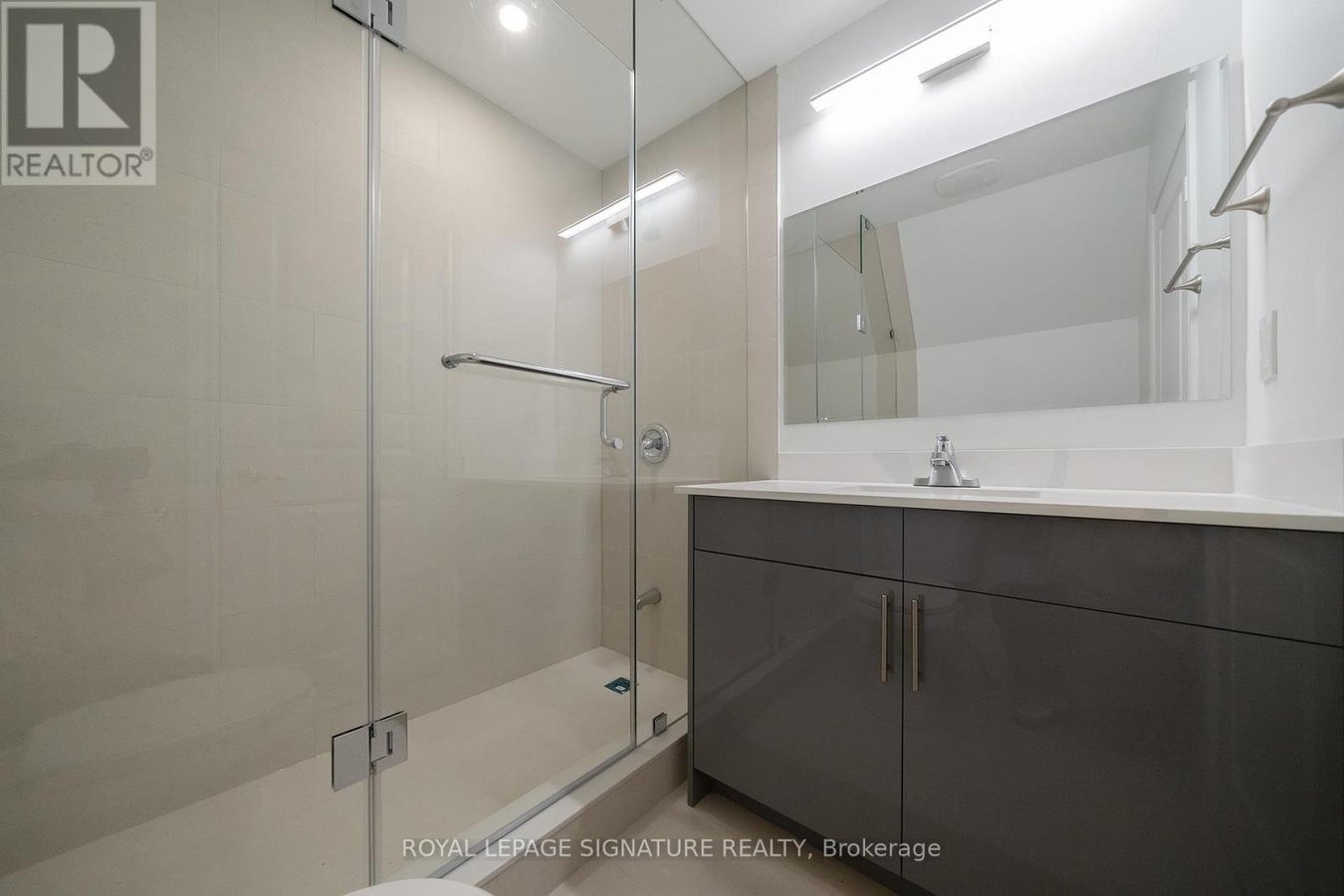 3 - 2052 PHARMACY AVENUE - Photo 10
