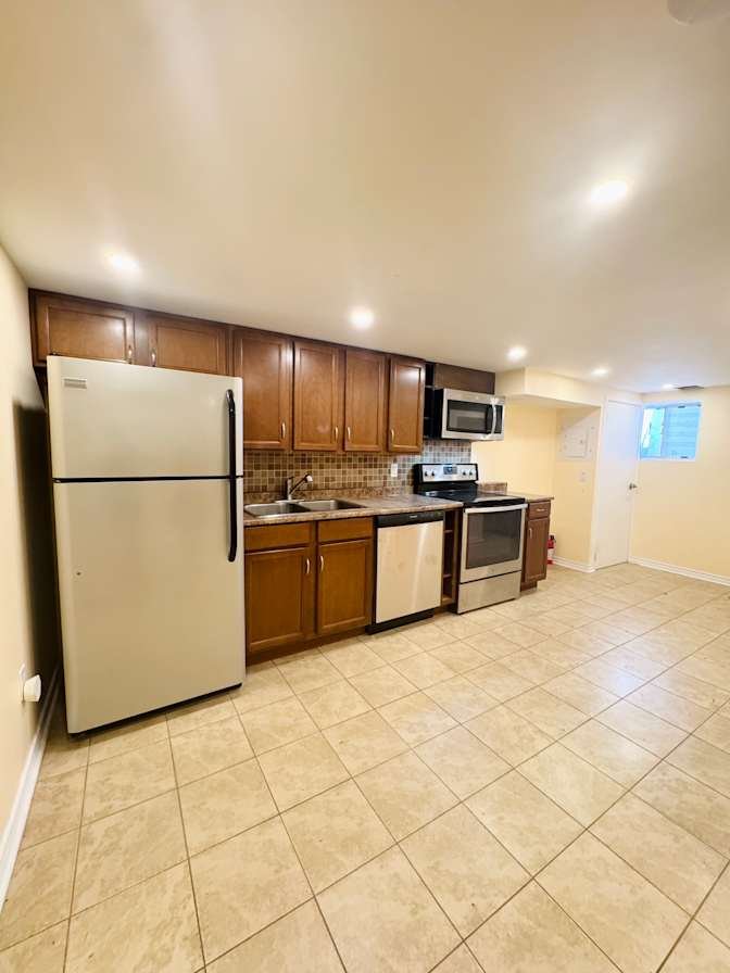 Lansdowne Avenue - Photo 1