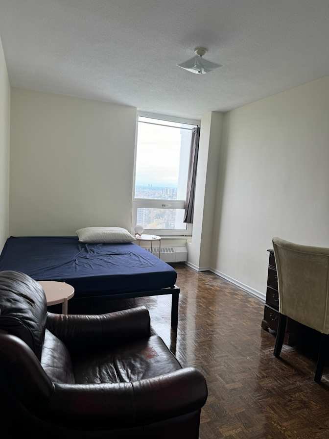 North York - Photo 1