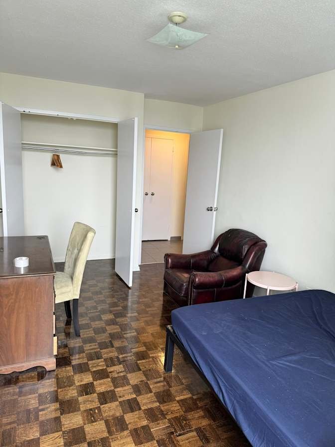 North York - Photo 3