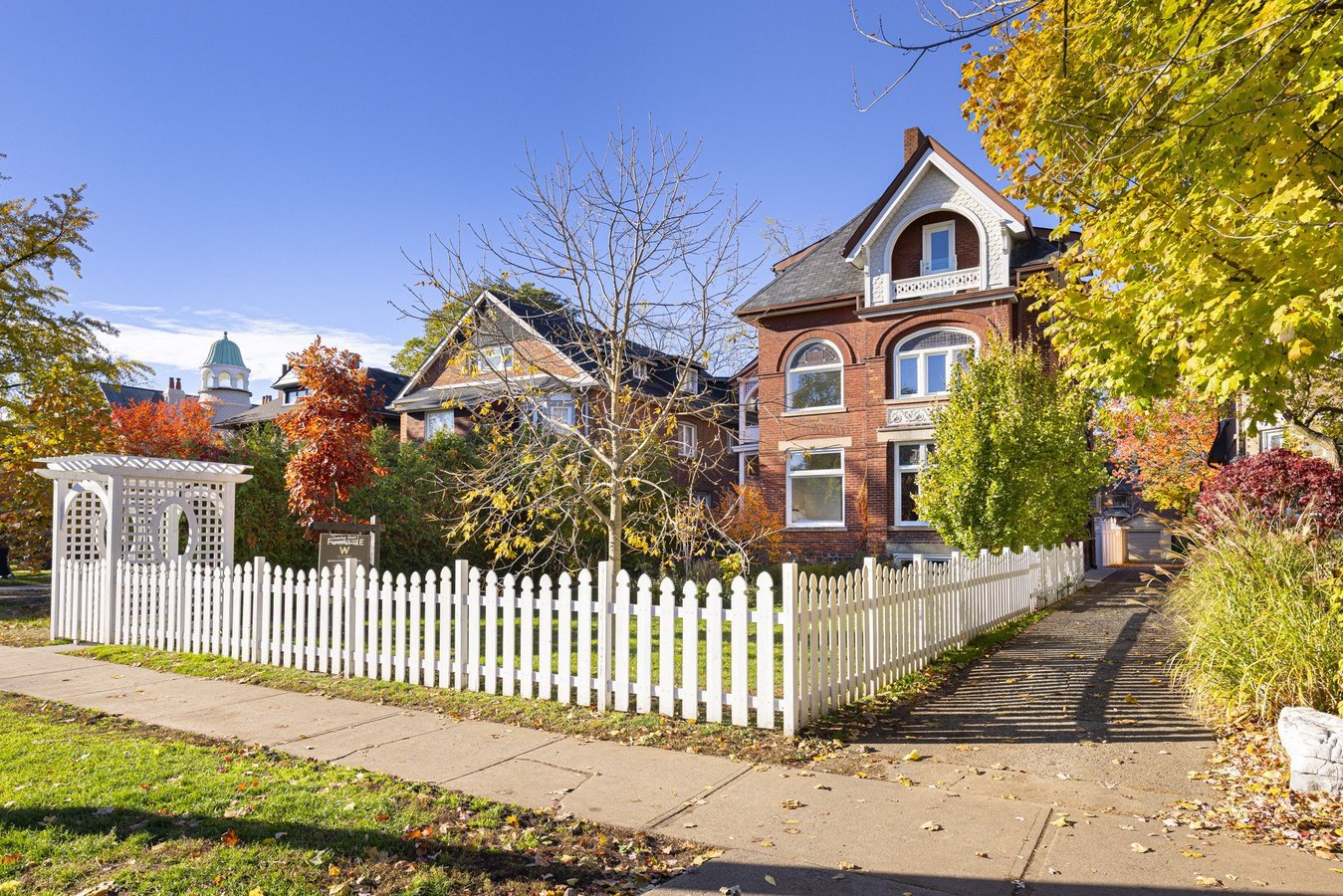 178 High Park Avenue - Photo 2