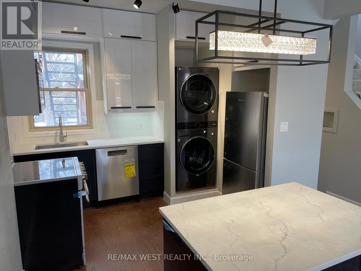 3 - 104 COWAN AVENUE - Photo 4