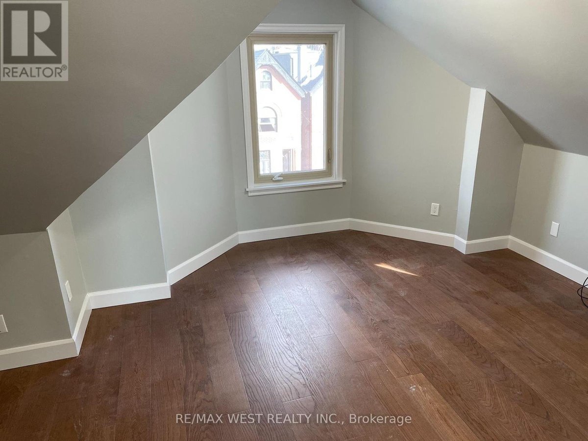 3 - 104 COWAN AVENUE - Photo 9