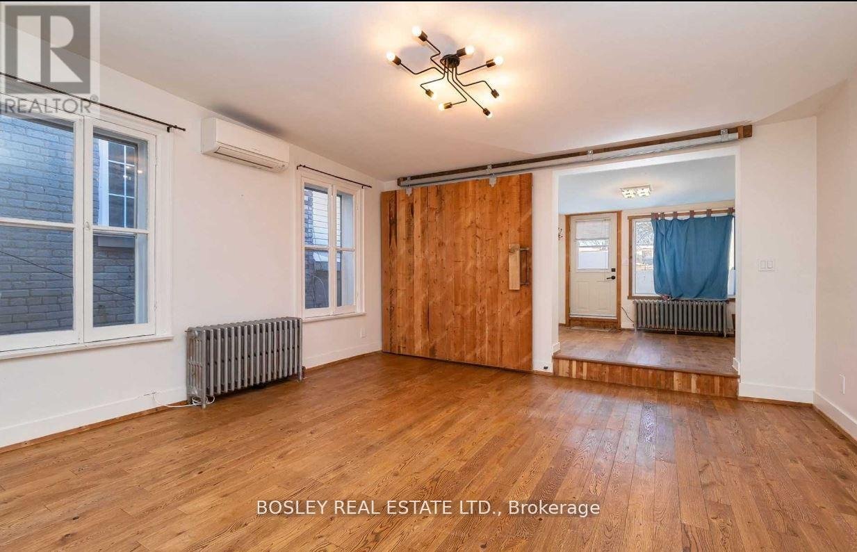 UPPER - 2994 DUNDAS STREET W - Photo 2