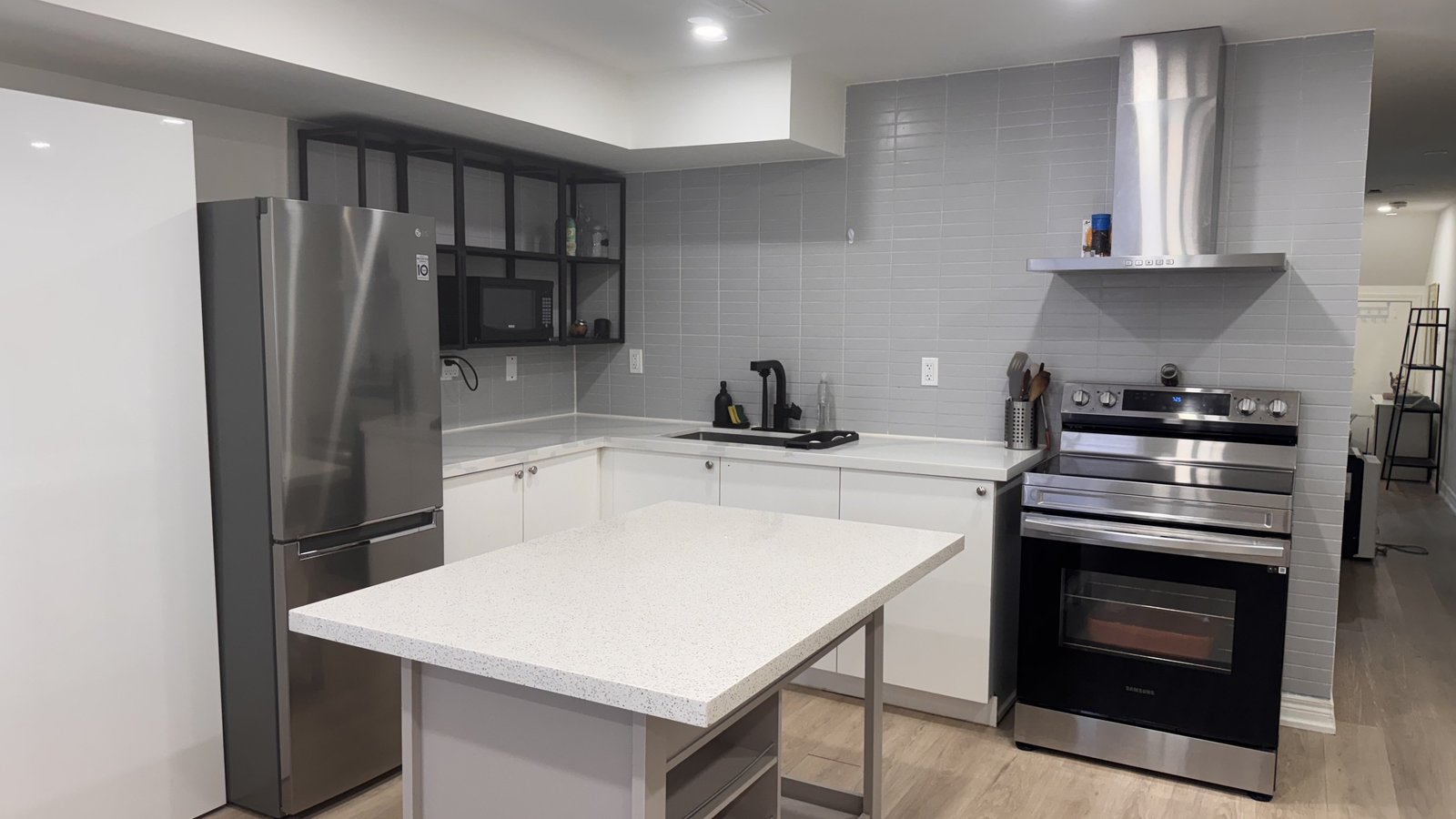 910 Saint Clarens Avenue - Photo 5