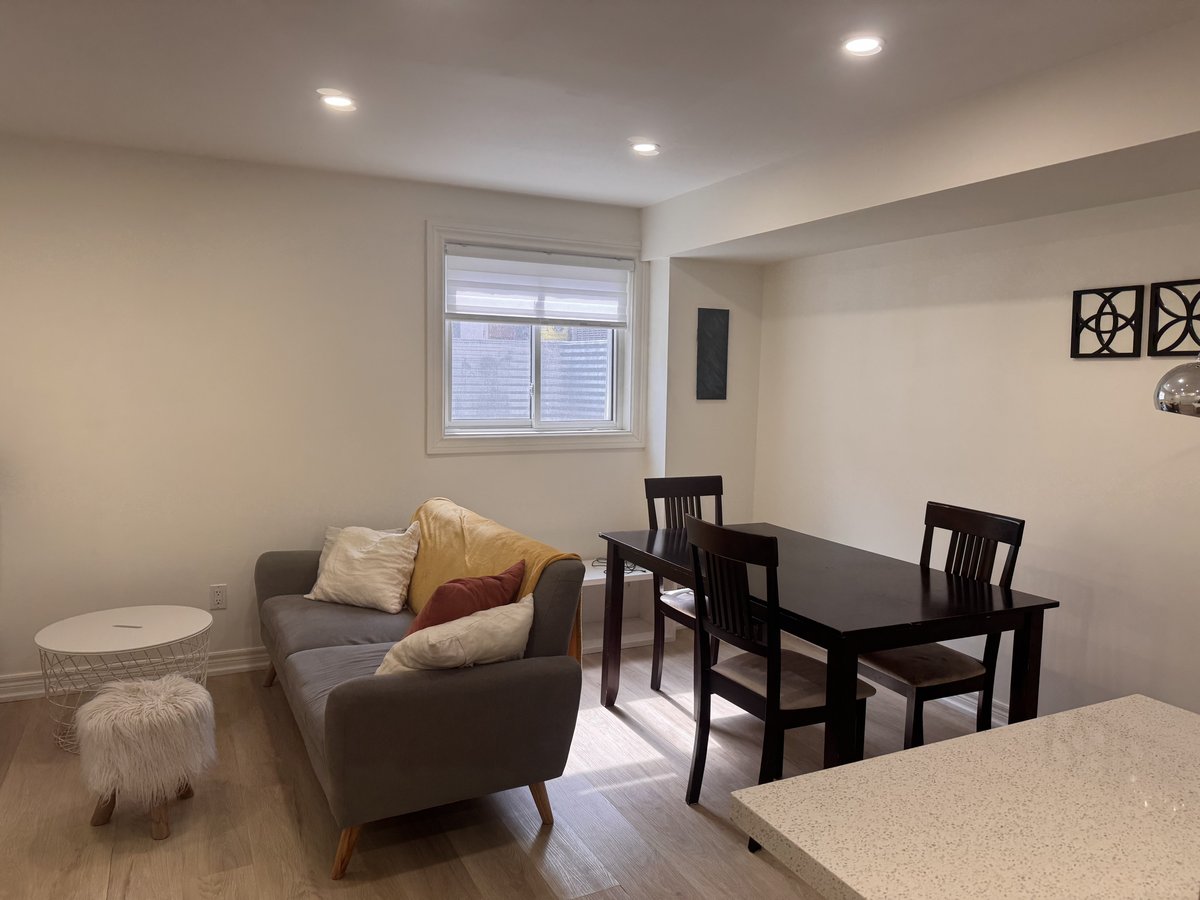910 Saint Clarens Avenue - Photo 7