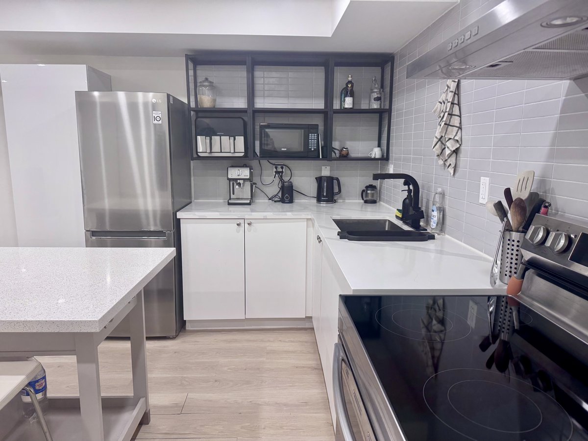 910 Saint Clarens Avenue - Photo 2