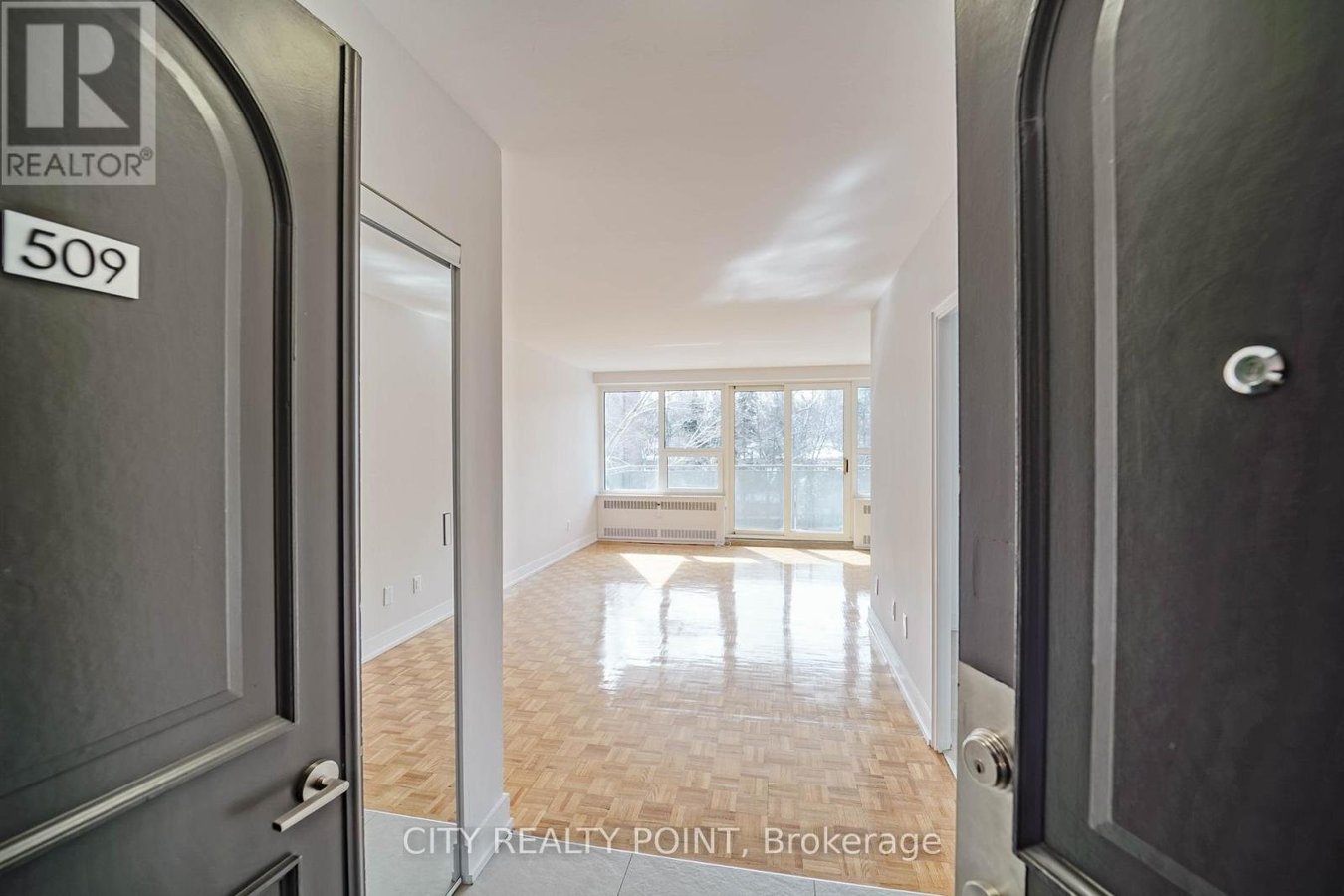 907 - 10 SHALLMAR BOULEVARD - Photo 2