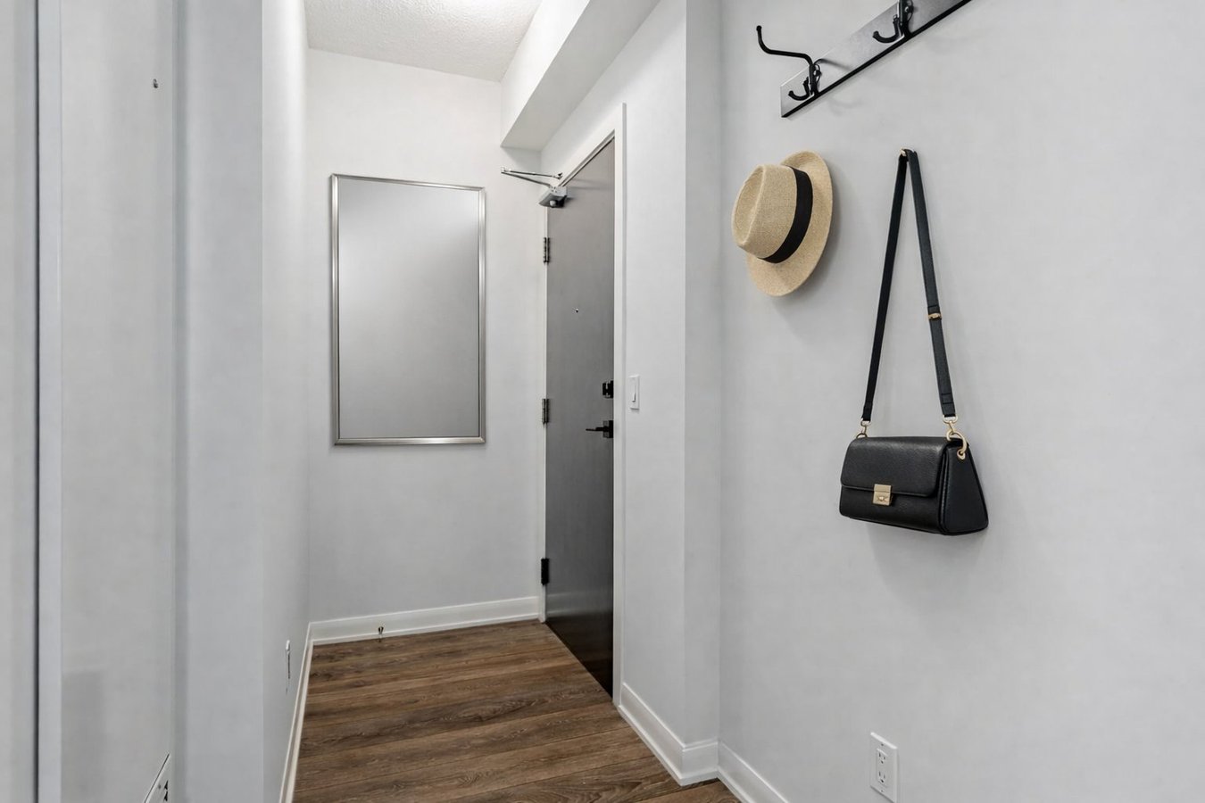 435 Richmond Street West - Photo 2