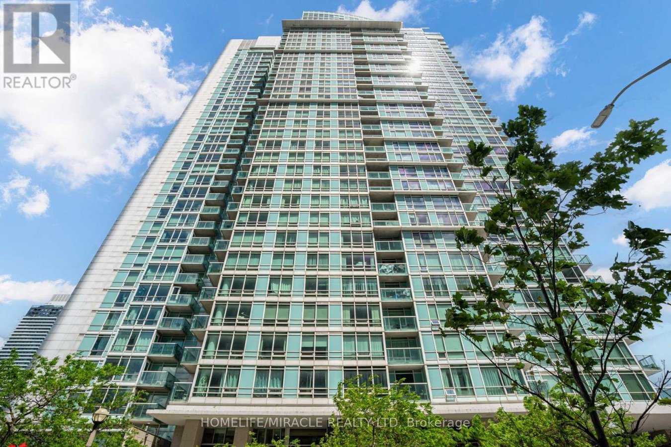201 - 81 NAVY WHARF COURT - Photo 2