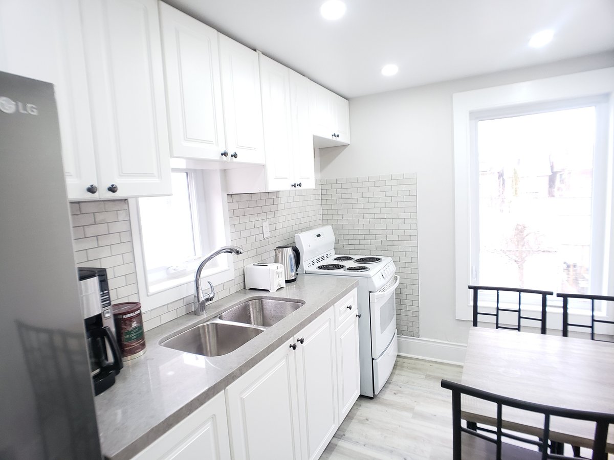 350 Lansdowne Avenue - Photo 1