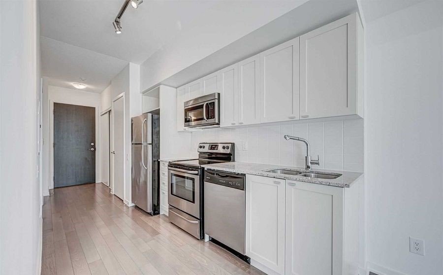 105 The Queensway - Photo 3