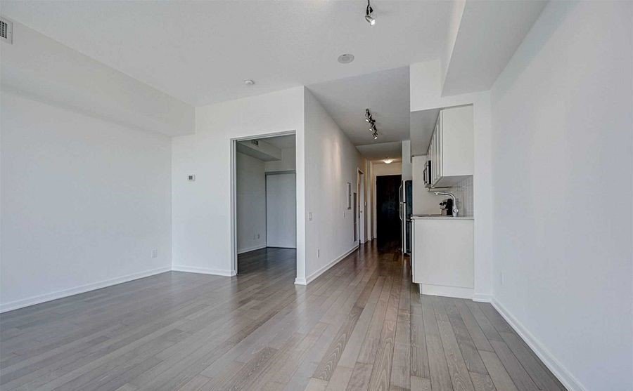105 The Queensway - Photo 8