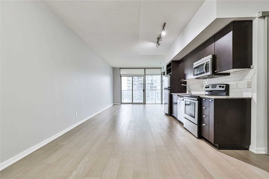 105 The Queensway - Photo 29