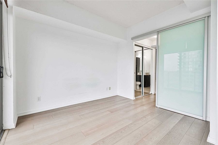 105 The Queensway - Photo 30