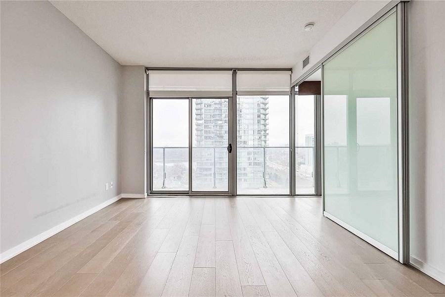 105 The Queensway - Photo 4