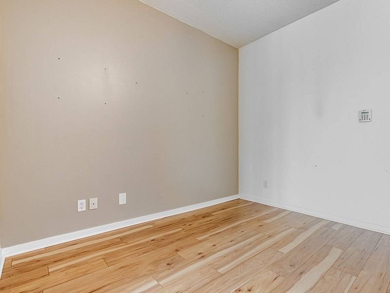 105 The Queensway - Photo 31