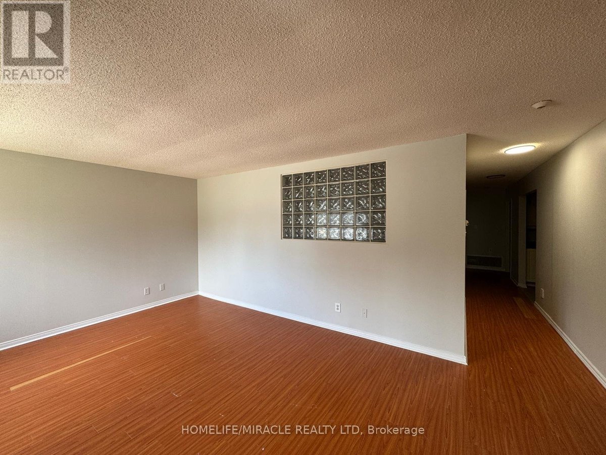 7 - 565 KENNEDY ROAD - Photo 1