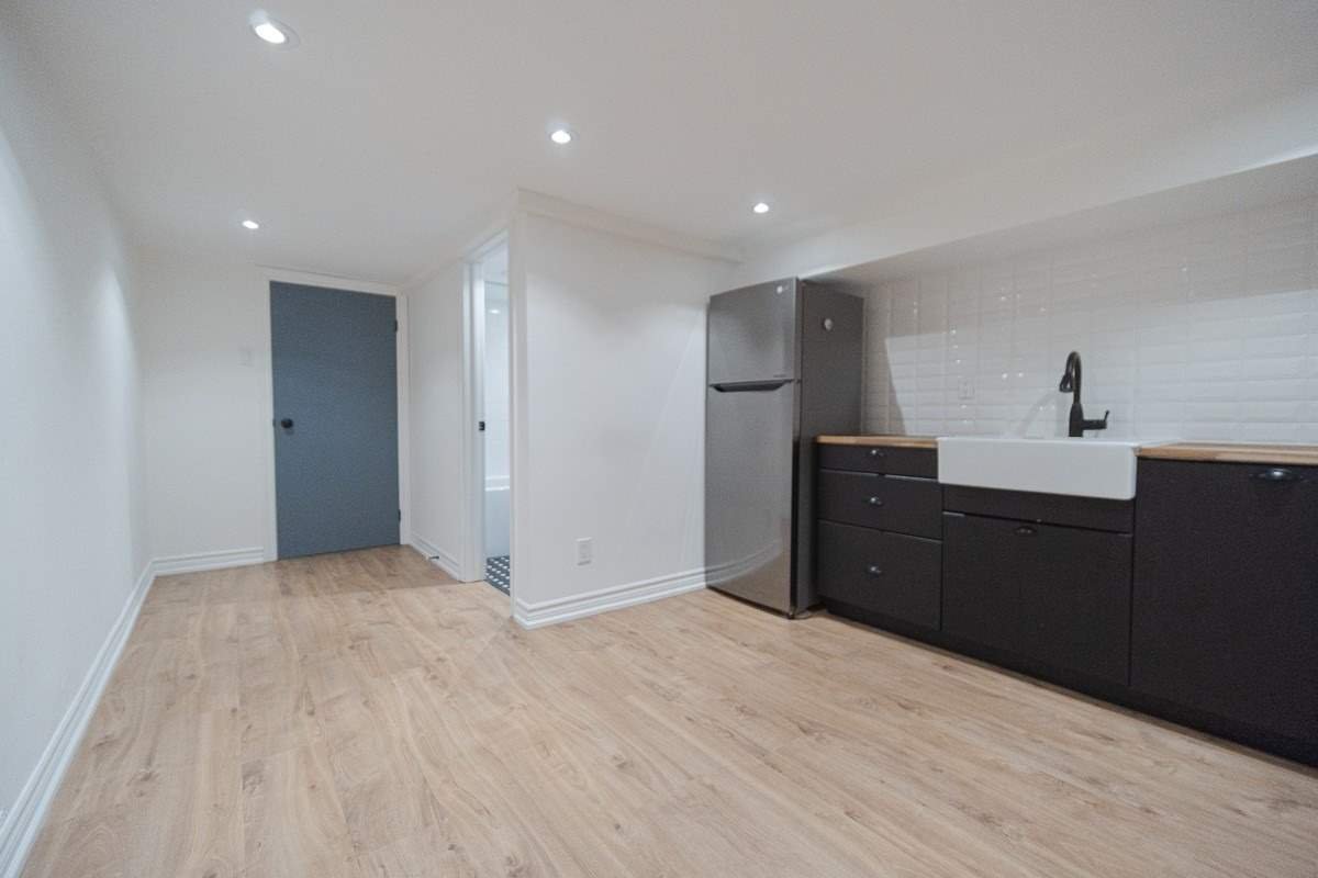 144 Grace Street - Photo 2