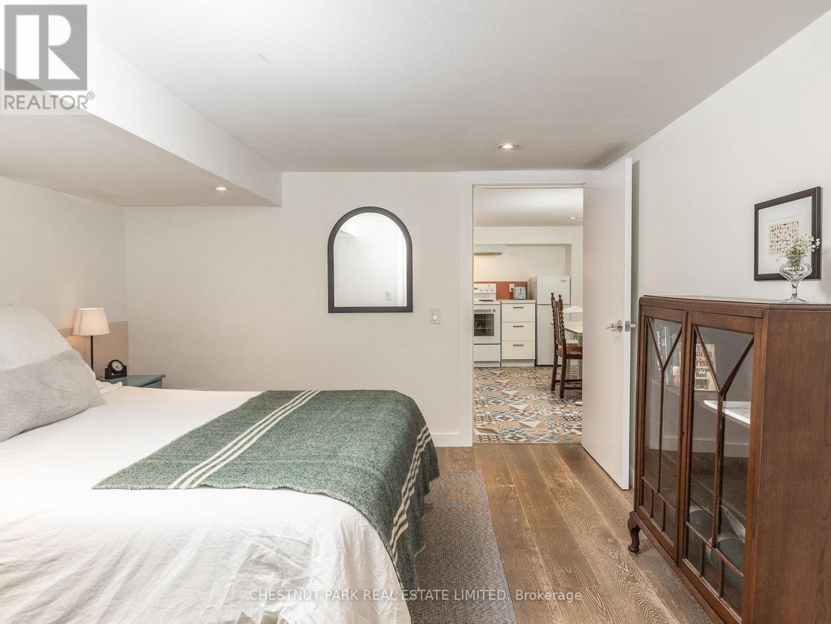 1654 GERRARD STREET E - Photo 1