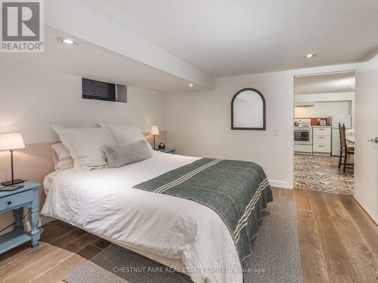 1654 GERRARD STREET E - Photo 3