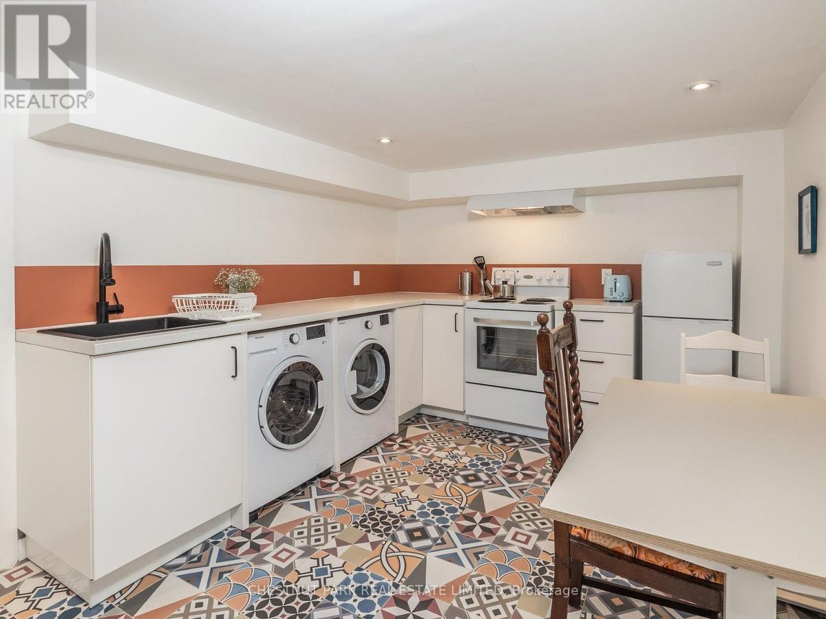 1654 GERRARD STREET E - Photo 8