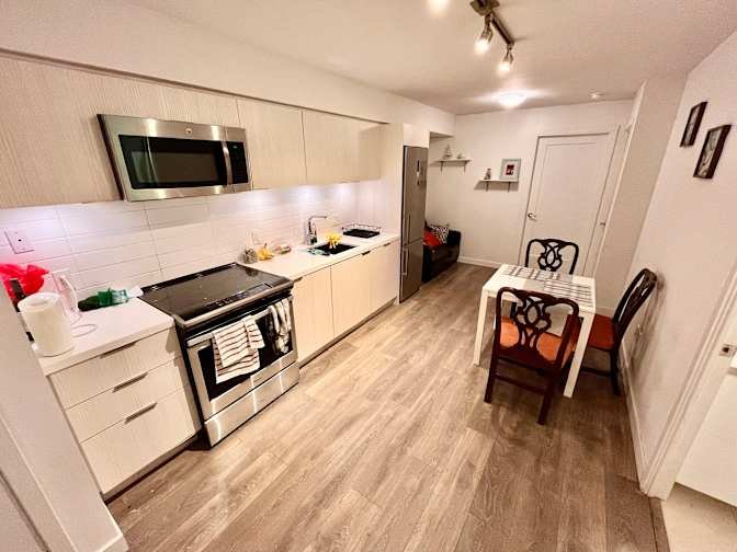 Roehampton Avenue - Photo 3