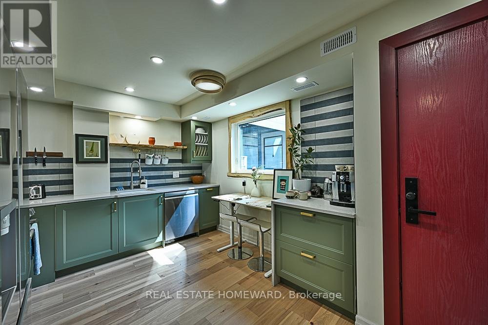 LANEWAY - 254 RHODES AVENUE - Photo 2