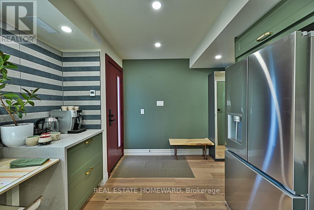 LANEWAY - 254 RHODES AVENUE - Photo 8