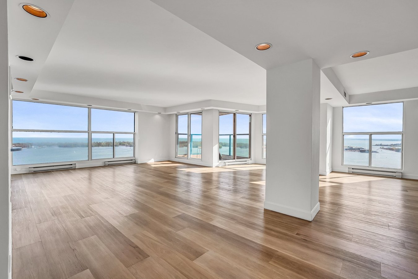 99 Harbour Square - Photo 1