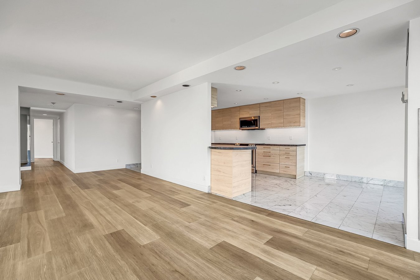 99 Harbour Square - Photo 10