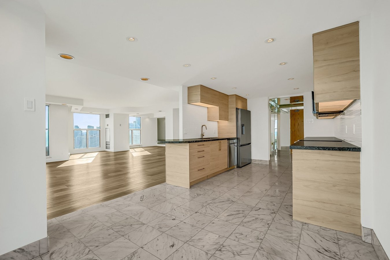 99 Harbour Square - Photo 15