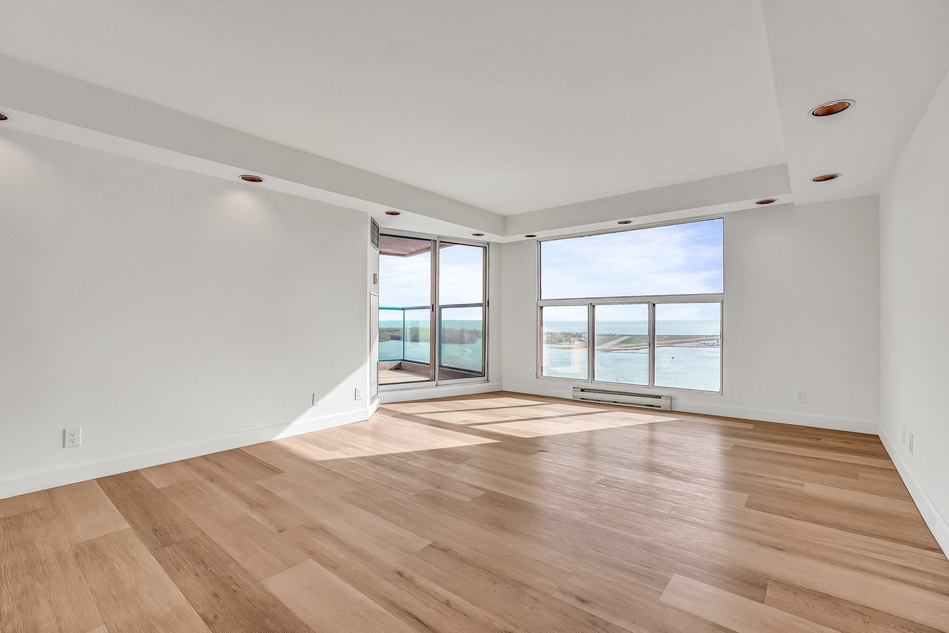 99 Harbour Square - Photo 19