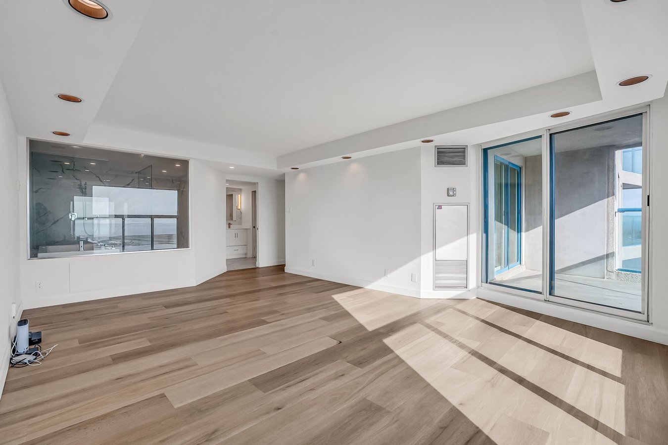 99 Harbour Square - Photo 20