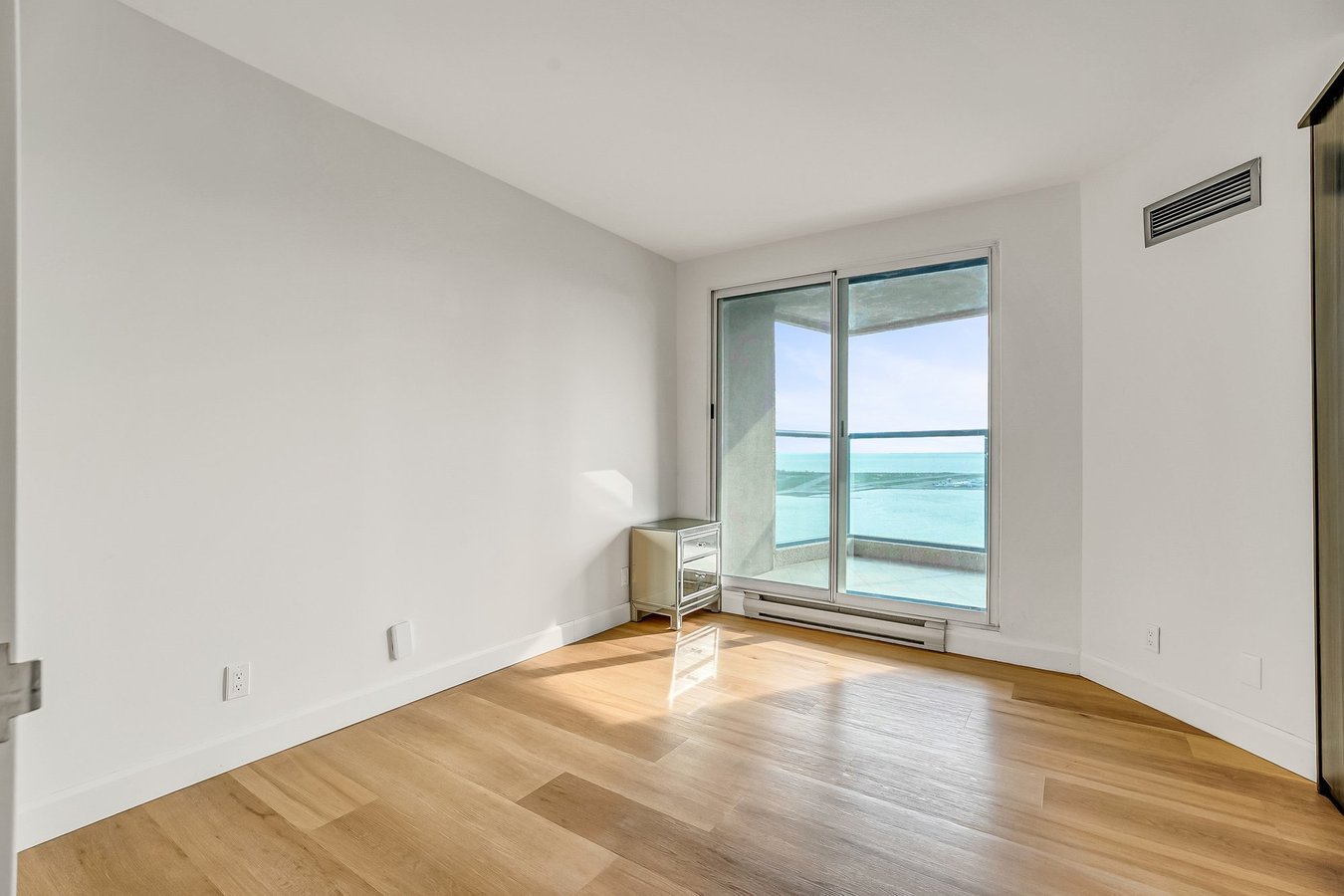99 Harbour Square - Photo 28
