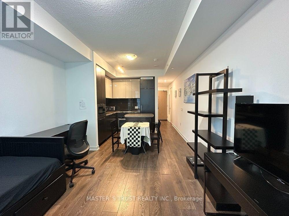 1110 - 125 BLUE JAYS WAY - Photo 4