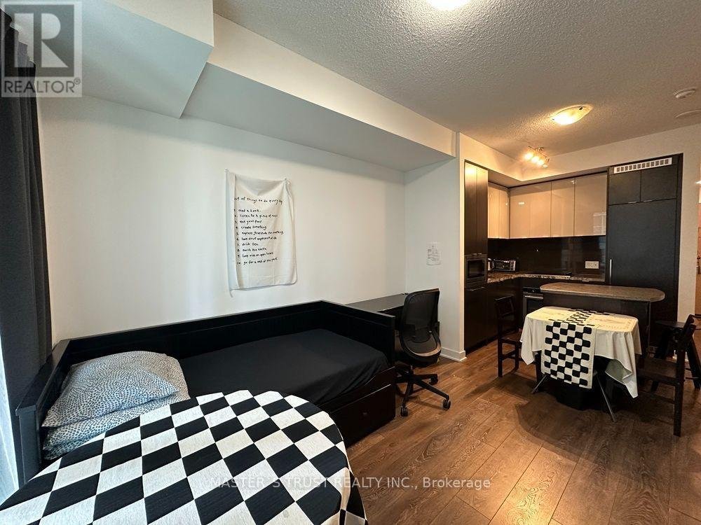 1110 - 125 BLUE JAYS WAY - Photo 5