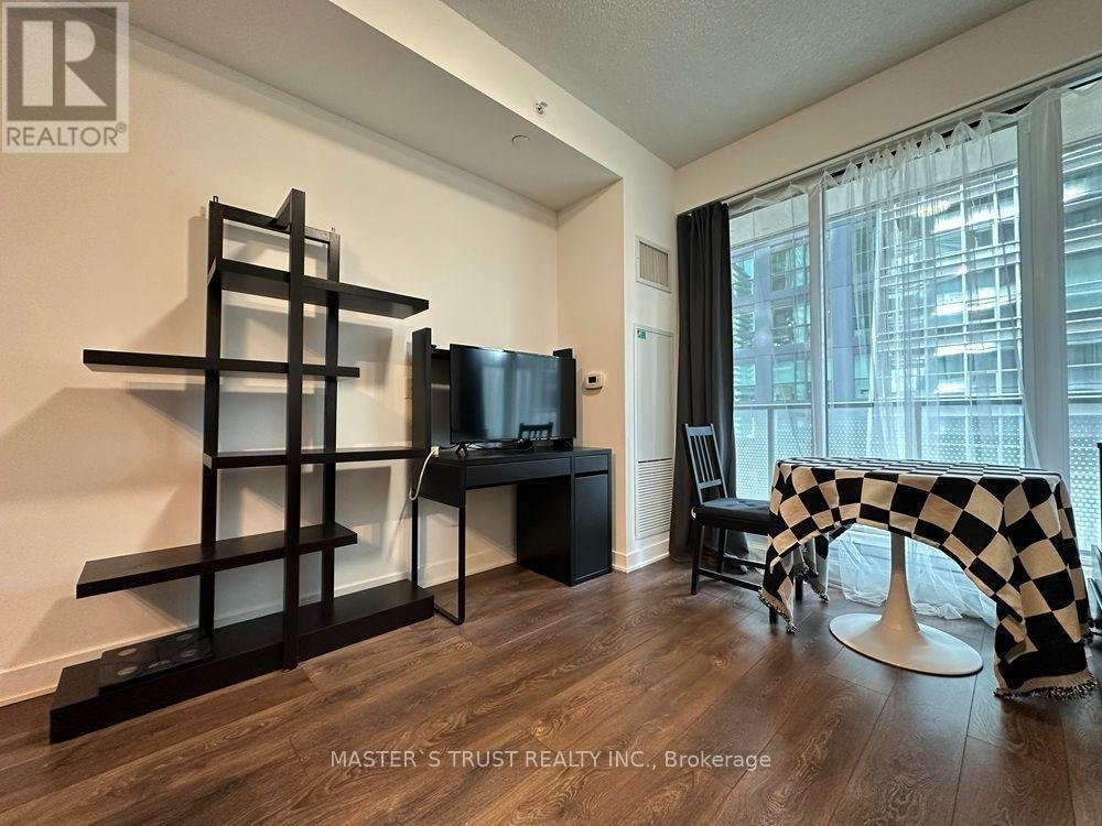 1110 - 125 BLUE JAYS WAY - Photo 8