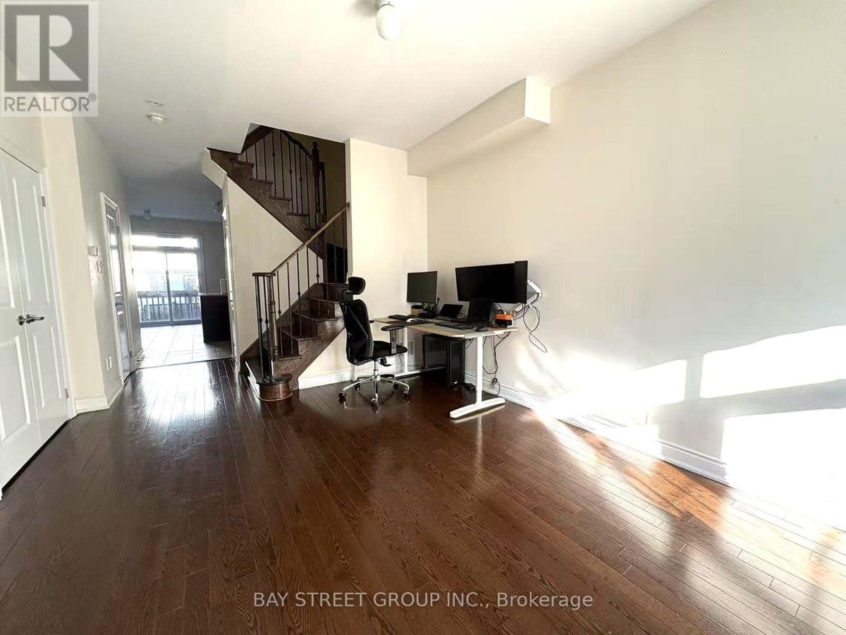 9 STRAWFLOWER MEWS - Photo 2