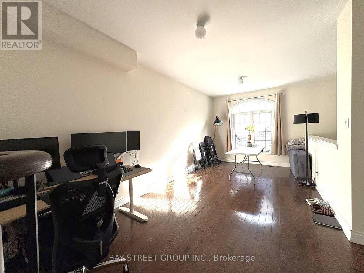 9 STRAWFLOWER MEWS - Photo 3