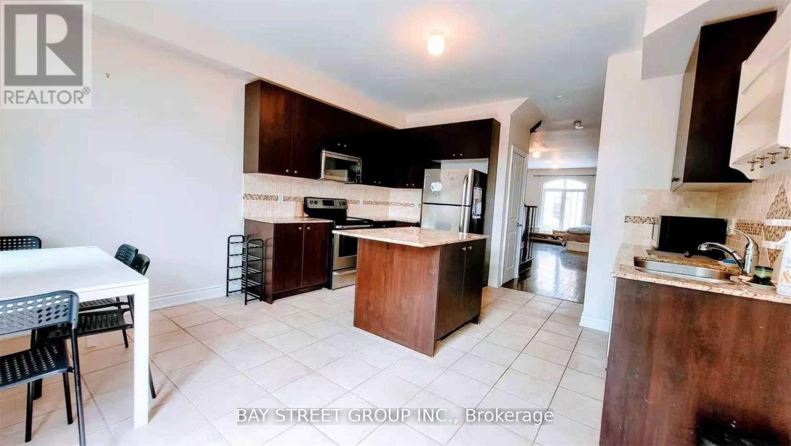 9 STRAWFLOWER MEWS - Photo 4