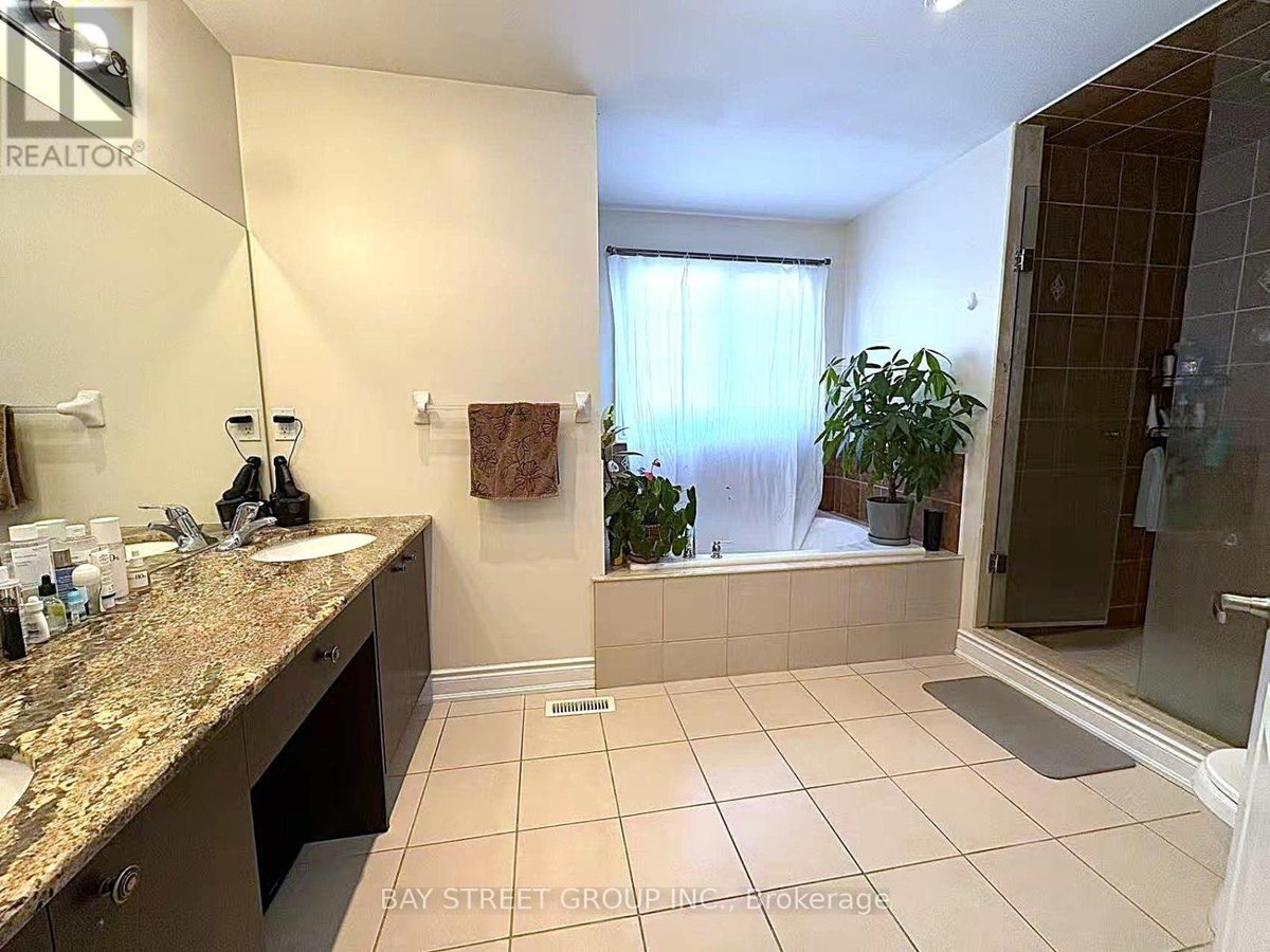 9 STRAWFLOWER MEWS - Photo 8