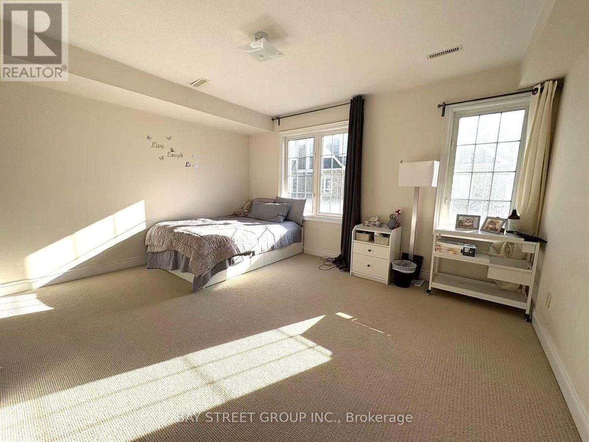 9 STRAWFLOWER MEWS - Photo 9
