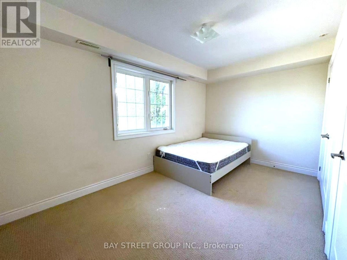 9 STRAWFLOWER MEWS - Photo 11