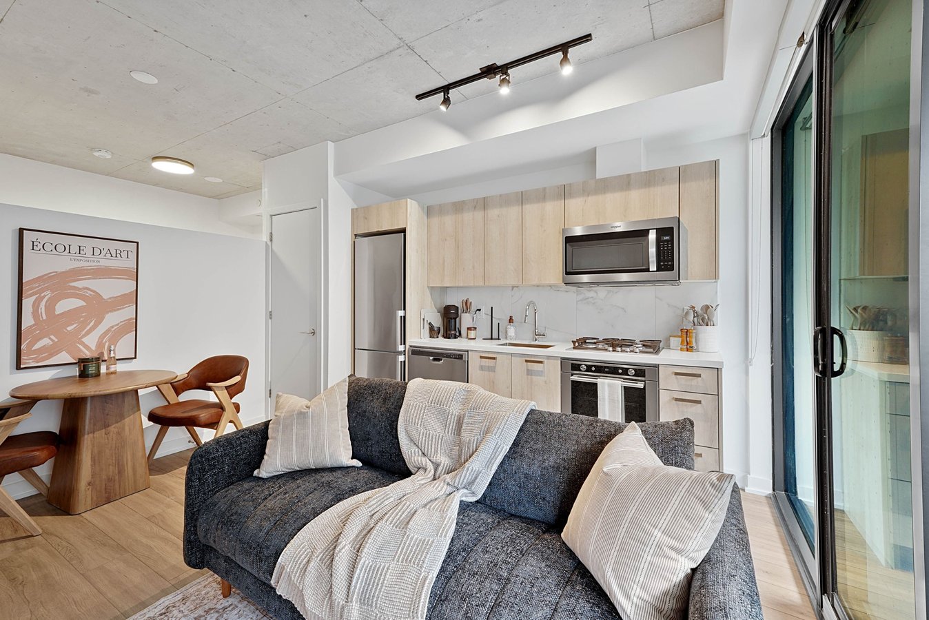 458 Richmond Street West - Photo 2