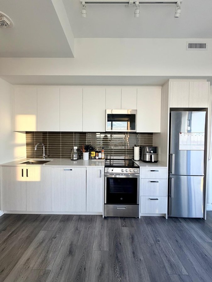 1787 Saint Clair Avenue West - Photo 5