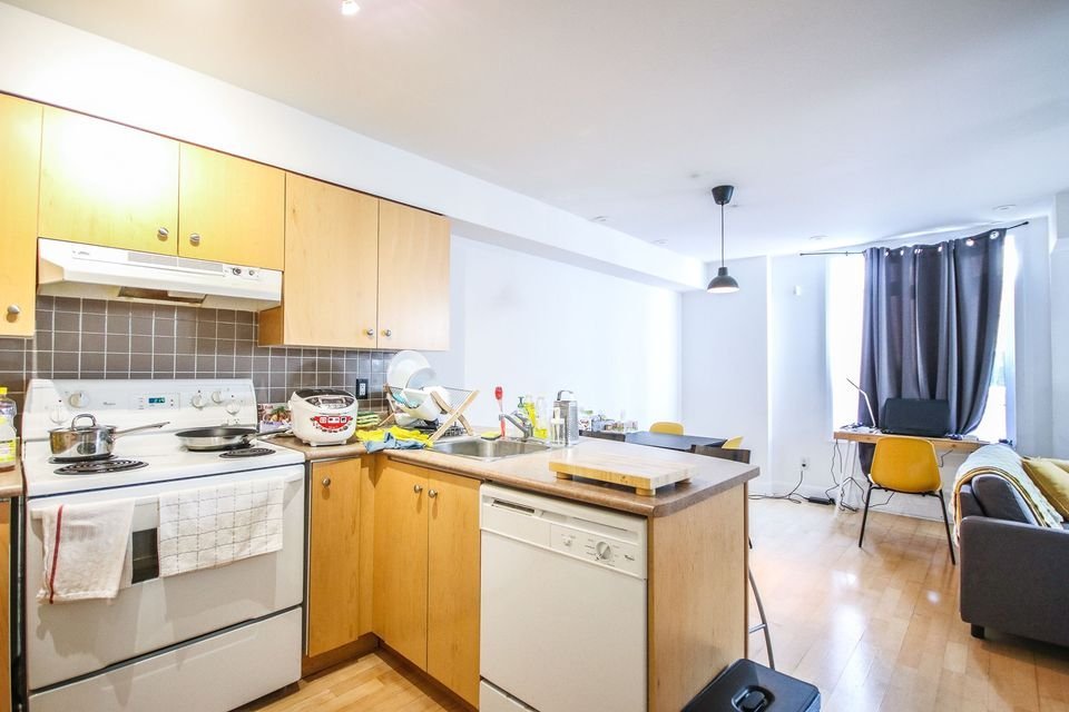 415 Jarvis Street - Photo 2