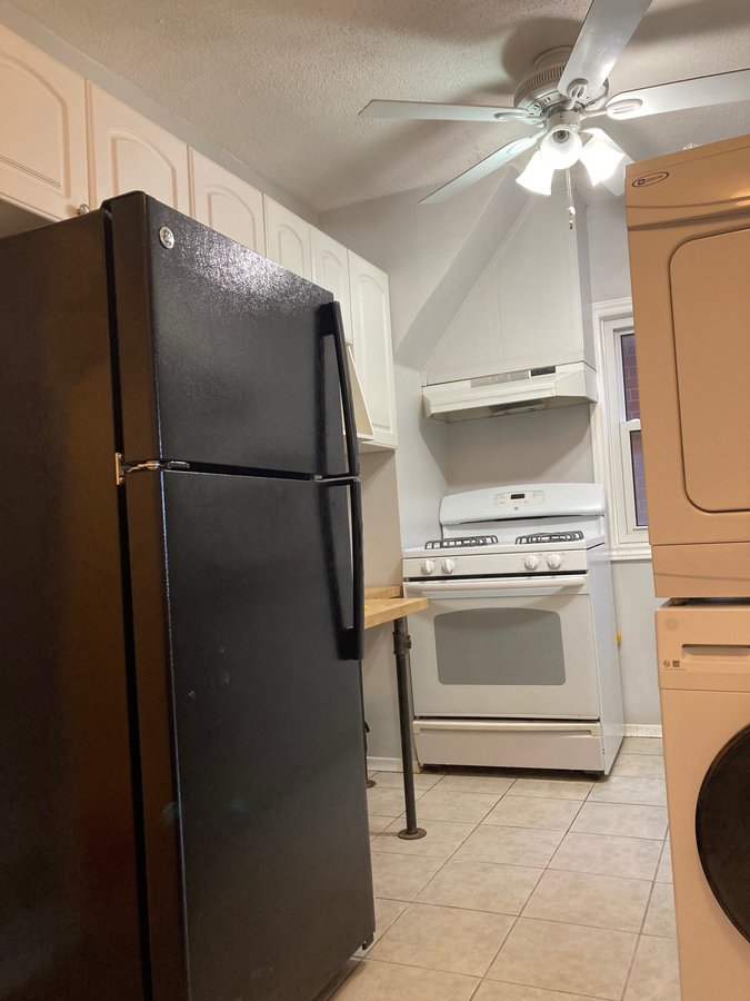 558 Perth Avenue - Photo 5